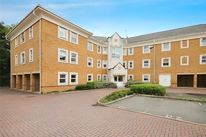 2 Bedroom Flat To Rent In International Way, Sunbury-On-Thames, Surrey, TW16