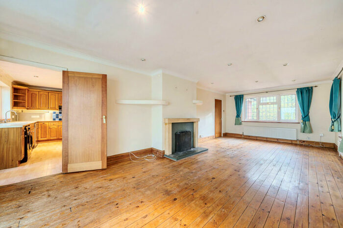 4 Bedroom Bungalow To Rent In Island Farm Road, Ufton Nervet, Reading, Berkshire, RG7