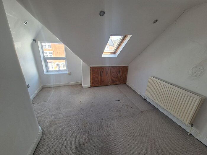 2 Bedroom Flat To Rent In Ellison Road, London, SW16