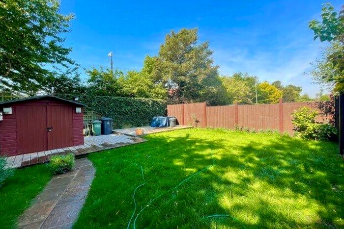 1 Bedroom Flat To Rent In Halbutt Street, Dagenham, RM9