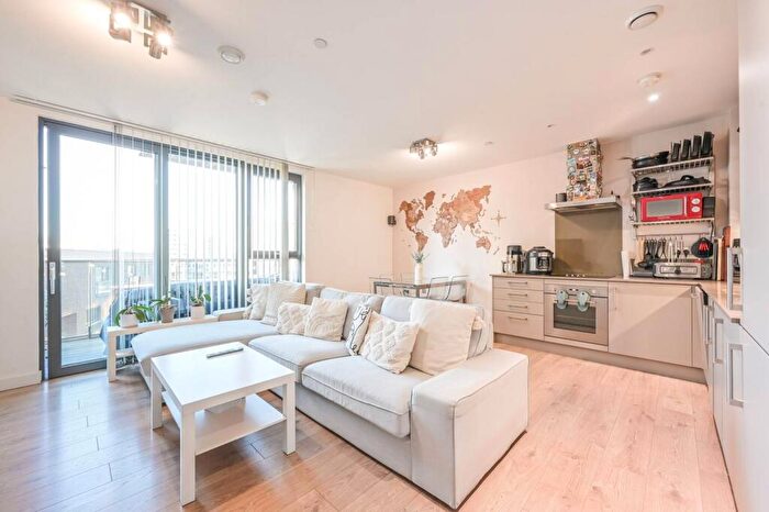 2 Bedroom Flat For Sale In Radial Avenue, Tower Hamlets, London, E14