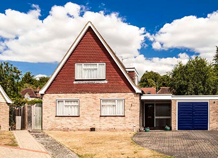 4 Bedroom Detached House For Sale In Meadow Close, Goring On Thames, RG8