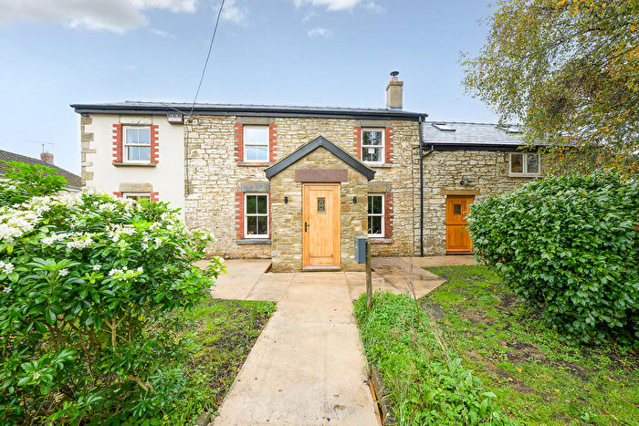 3 Bedroom Detached House For Sale In Forest Of Dean, Cottage & Extensive Garaging, GL16