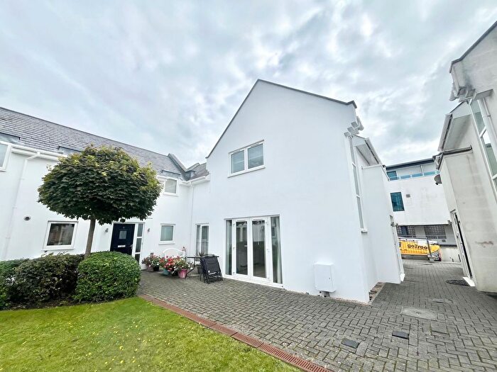 2 Bedroom Property To Rent In Park Villas, Poole, BH14