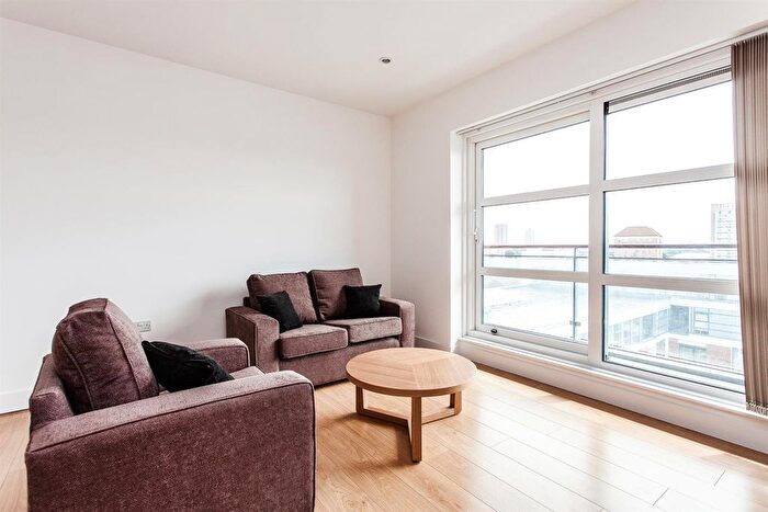 2 Bedroom Flat To Rent In Cornell Square, Vauxhall, London, SW8