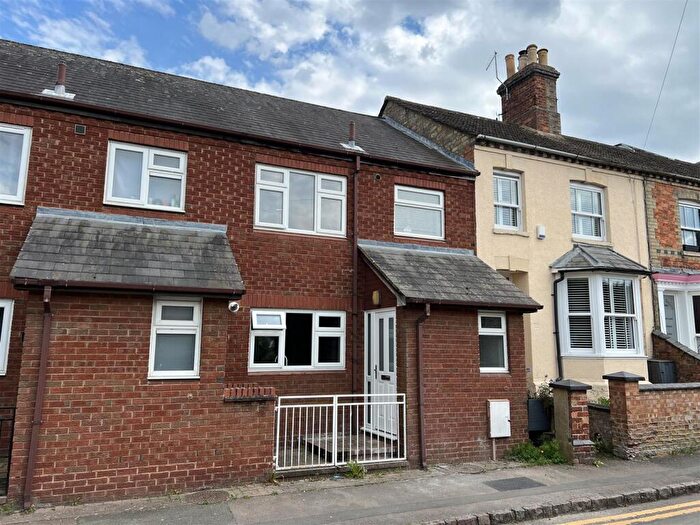 2 Bedroom End Of Terrace House To Rent In High Street, Wollaston, NN29