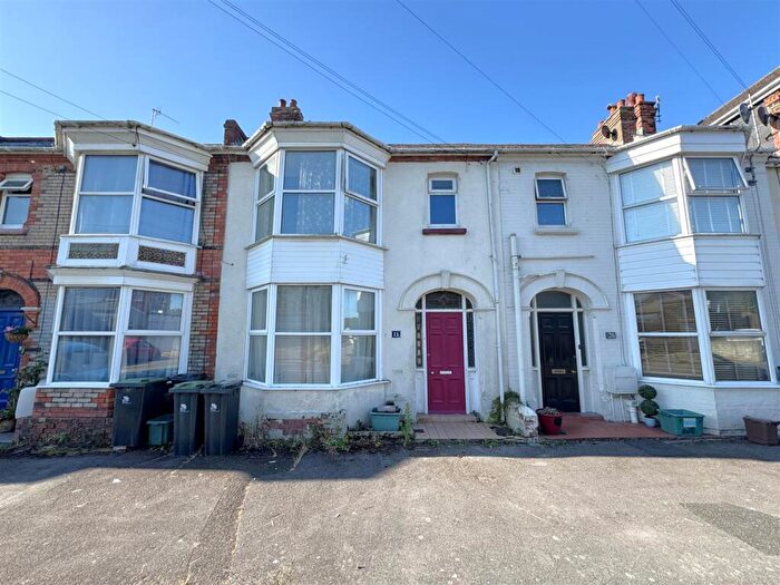 3 Bedroom Terraced House For Sale In Cassiobury Road, Weymouth, DT4