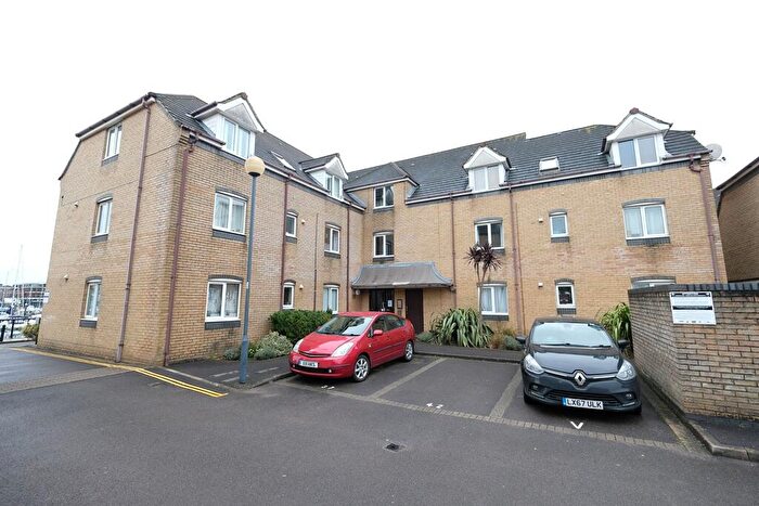 2 Bedroom Flat To Rent In Atlantic Close, Ocean Village, Southampton, SO14