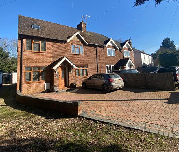 4 Bedroom Semi-Detached House For Sale In Pooleys Lane, Welham Green, AL9