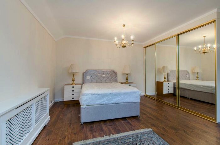 4 Bedroom House To Rent In Hollywood Mews, Chelsea, London, SW10