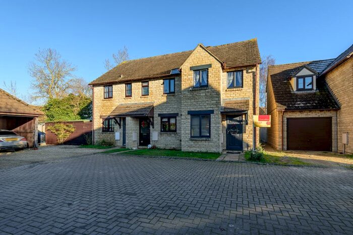 2 Bedroom End Of Terrace House To Rent In Waites Close, Aston, OX18