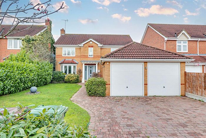 5 Bedroom Detached House For Sale In Hackamore, Thundersley, SS7