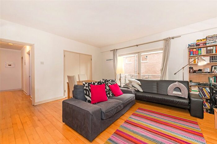 2 Bedroom Flat For Sale In Rosebery Court, Covent Garden, EC1R