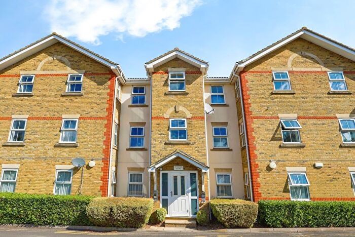 2 Bedroom Flat For Sale In Anselm Close, Sittingbourne, Kent, ME10