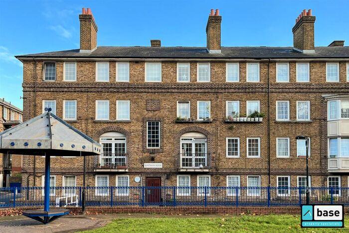 2 Bedroom Flat To Rent In Cornwall Avenue, Bethnal Green, London, E2