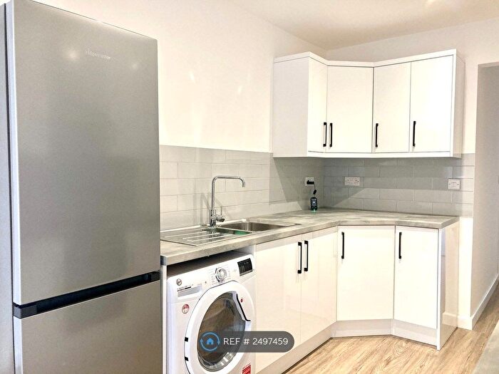 2 Bedroom Flat To Rent In Ground Floor, Reading, RG6