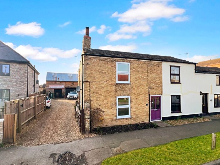 3 Bedroom Semi-Detached House For Sale In Middle Watch, Swavesey, Cambridge, CB24