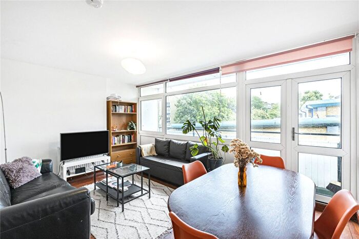 3 Bedroom Flat To Rent In Kirton Gardens, London, E2