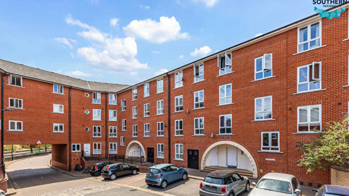 1 Bedroom Flat For Sale In Flat Basque Court, Garter Way, Rotherhithe, London, SE16