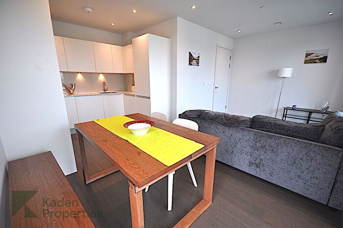 2 Bedroom Flat For Sale In Xy Apartments, York Way, London, N7