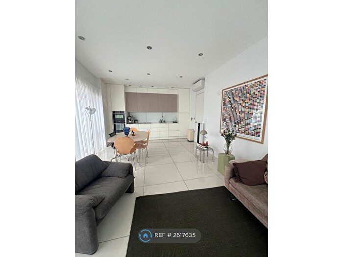 3 Bedroom Flat To Rent In Arthaus Apartments, London, E8