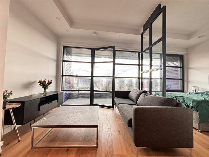 Apartment To Rent In Bridgewater House, London City Island, E14