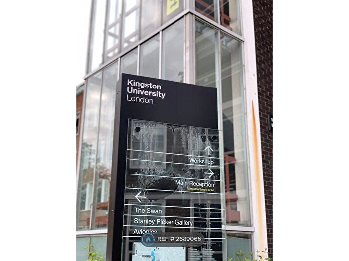 3 Bedroom Maisonette To Rent In Avenue Road, KT1