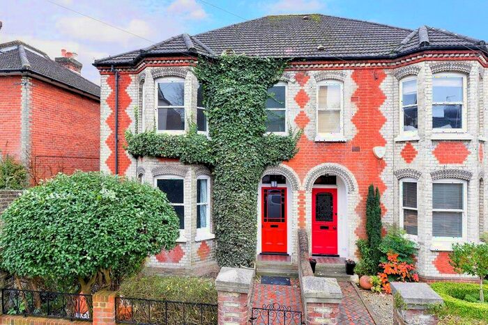 3 Bedroom House To Rent In Baillie Road, Guildford, Surrey, GU1