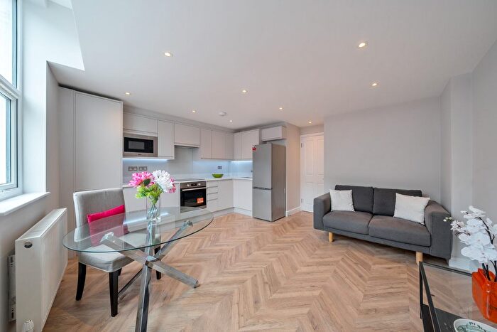 2 Bedroom Flat To Rent In Garratt Lane, London, SW18