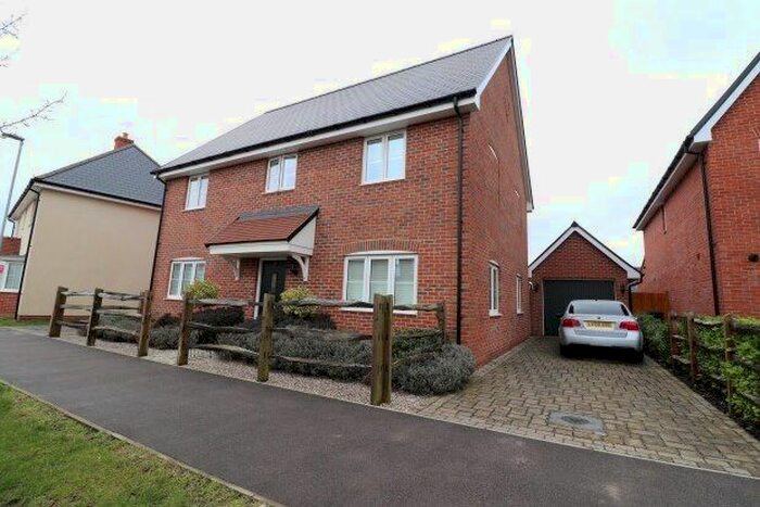 4 Bedroom Property To Rent In Stokes Link, Wickford, SS11