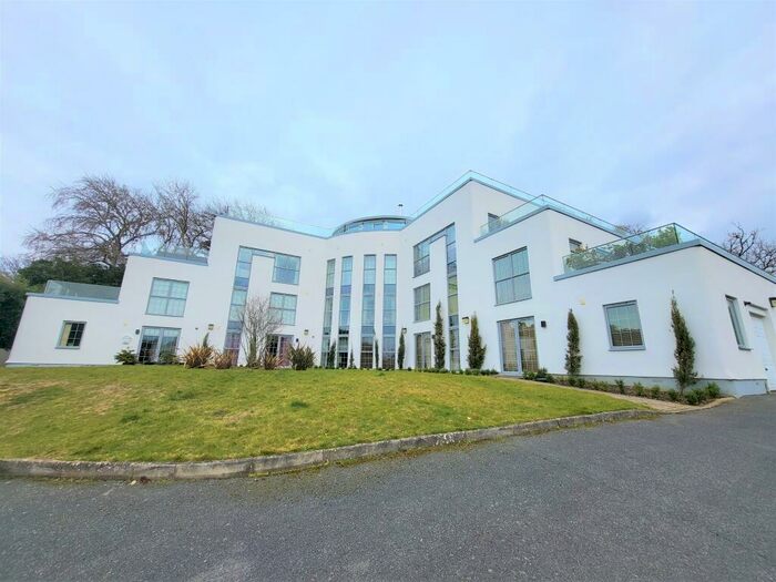 2 Bedroom Flat To Rent In Cambridge Road, East Cowes, PO32