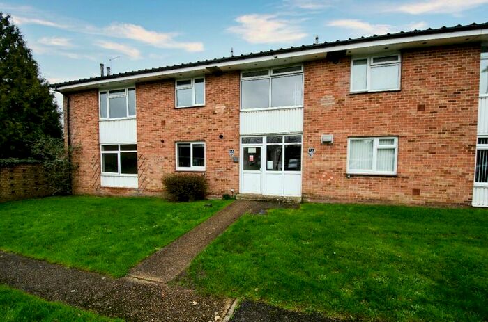 2 Bedroom Apartment To Rent In Simmons Close, Hedge End, Southampton, SO30