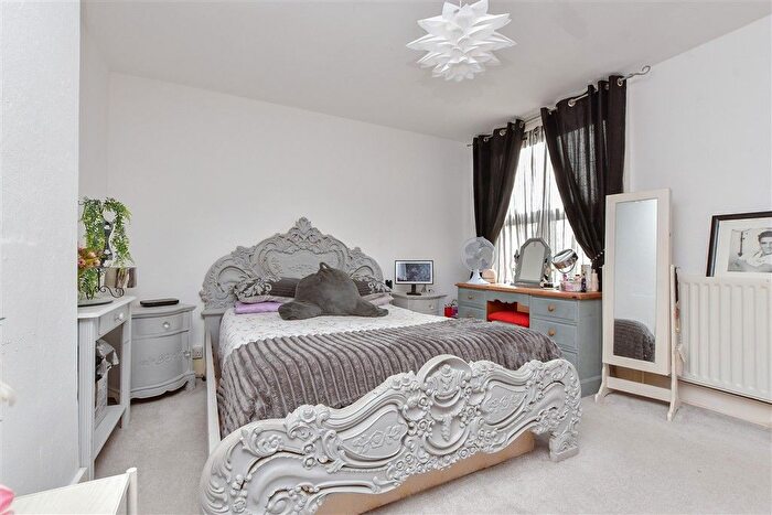 2 Bedroom Maisonette For Sale In Crawford Gardens, Margate, Kent, CT9