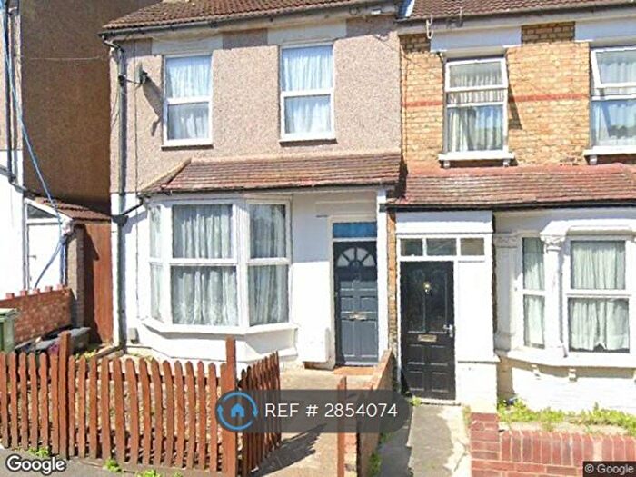 3 Bedroom Semi Detached House To Rent In Coleman Road, Belvedere, DA17