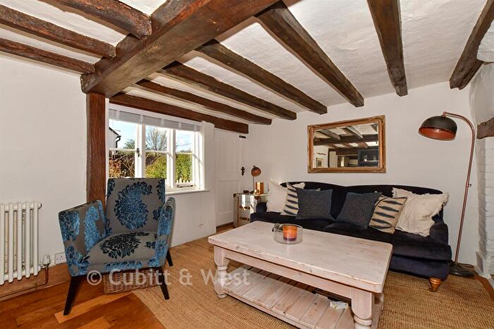 2 Bedroom Cottage For Sale In East Street, Billingshurst, West Sussex, RH14