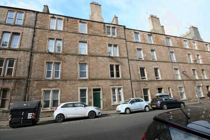 2 Bedroom Flat To Rent In Drumdryan Street, Edinburgh, EH3
