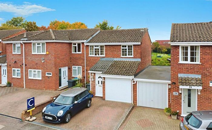3 Bedroom End Of Terrace House For Sale In Berkeley Square, Hemel Hempstead, HP2
