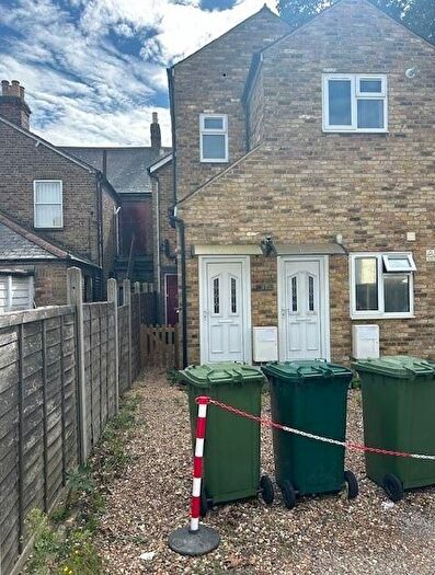 2 Bedroom Flat To Rent In Feltham Road, Ashford, TW15