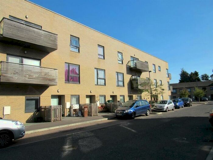 2 Bedroom Apartment To Rent In Sweetbriar Avenue, Carshalton, SM5
