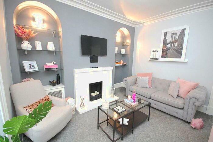 2 Bedroom Flat To Rent In Kintore Place, City Centre, Aberdeen, AB25