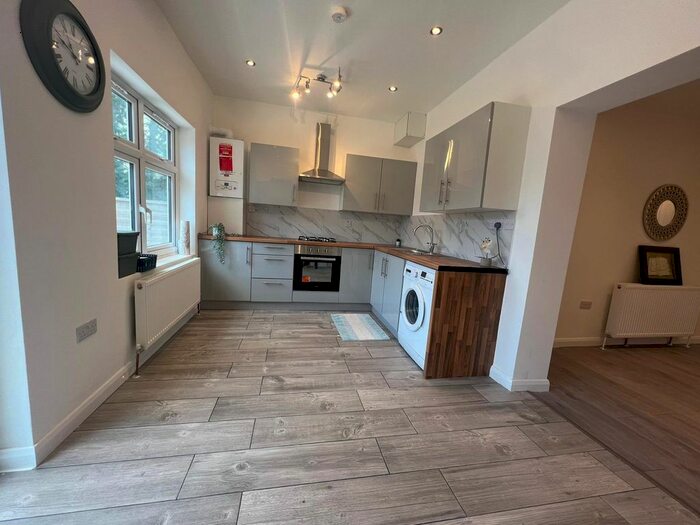 4 Bedroom Terraced House To Rent In Bennet Castle Lane, Dagenham, RM8