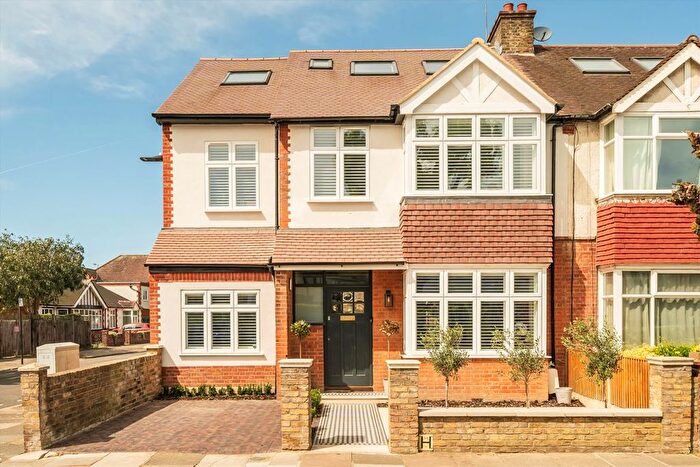 5 Bedroom End Of Terrace House For Sale In Erlesmere Gardens, Northfields, W13