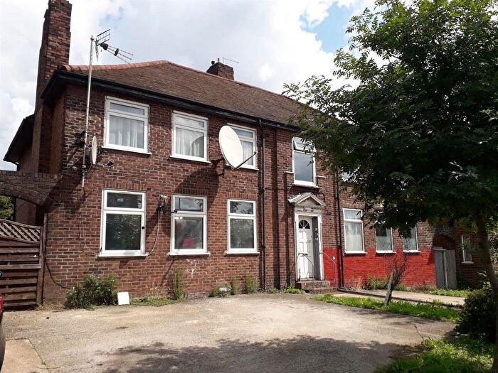 2 Bedroom Flat For Sale In Western Avenue, Acton, W3