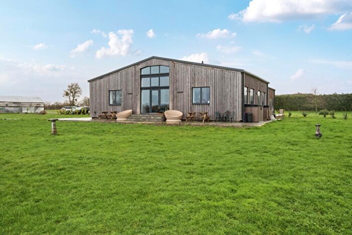 3 Bedroom House To Rent In Bristol Road Cam, GL11