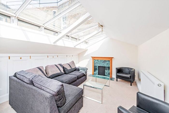 3 Bedroom Flat To Rent In Warwick Way, Pimlico, SW1V