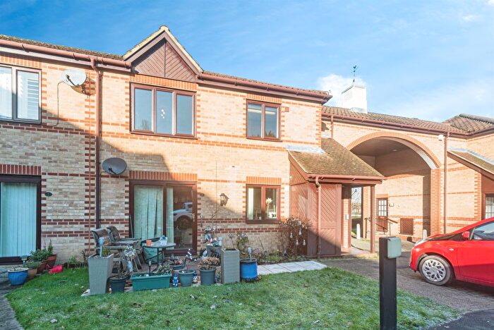 2 Bedroom Flat For Sale In Gershwin Court, Basingstoke, RG22