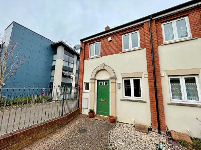 2 Bedroom End Of Terrace House To Rent In Mitre Court, Taunton, TA1