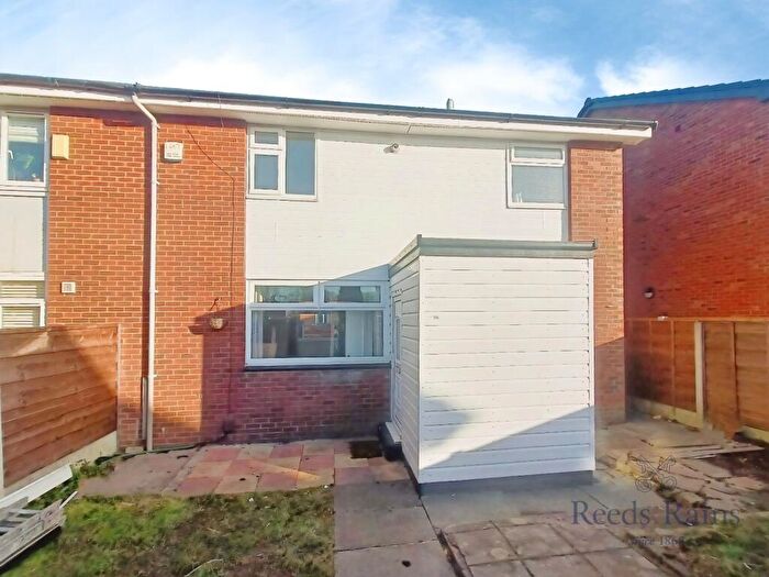 3 Bedroom Semi Detached House For Sale In Chepstow Avenue, Sale, Greater Manchester, M33
