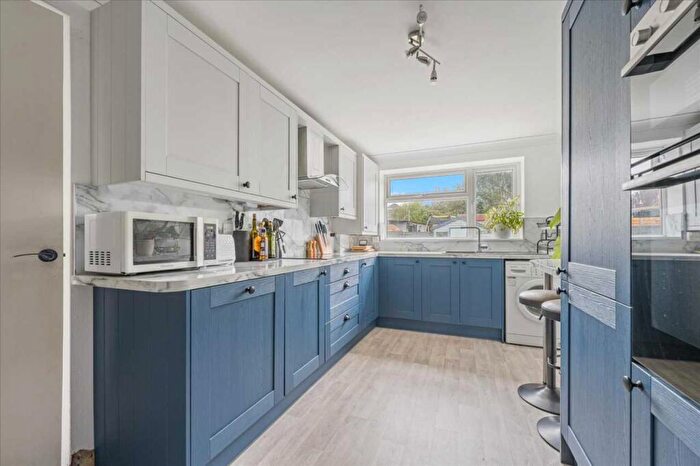 1 Bedroom Apartment For Sale In Shaftesbury Road, Charminster, Bournemouth, BH8