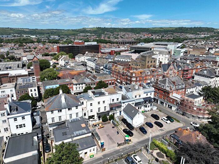 2 Bedroom Flat For Sale In Pleydell Gardens, Folkestone, Kent, CT20